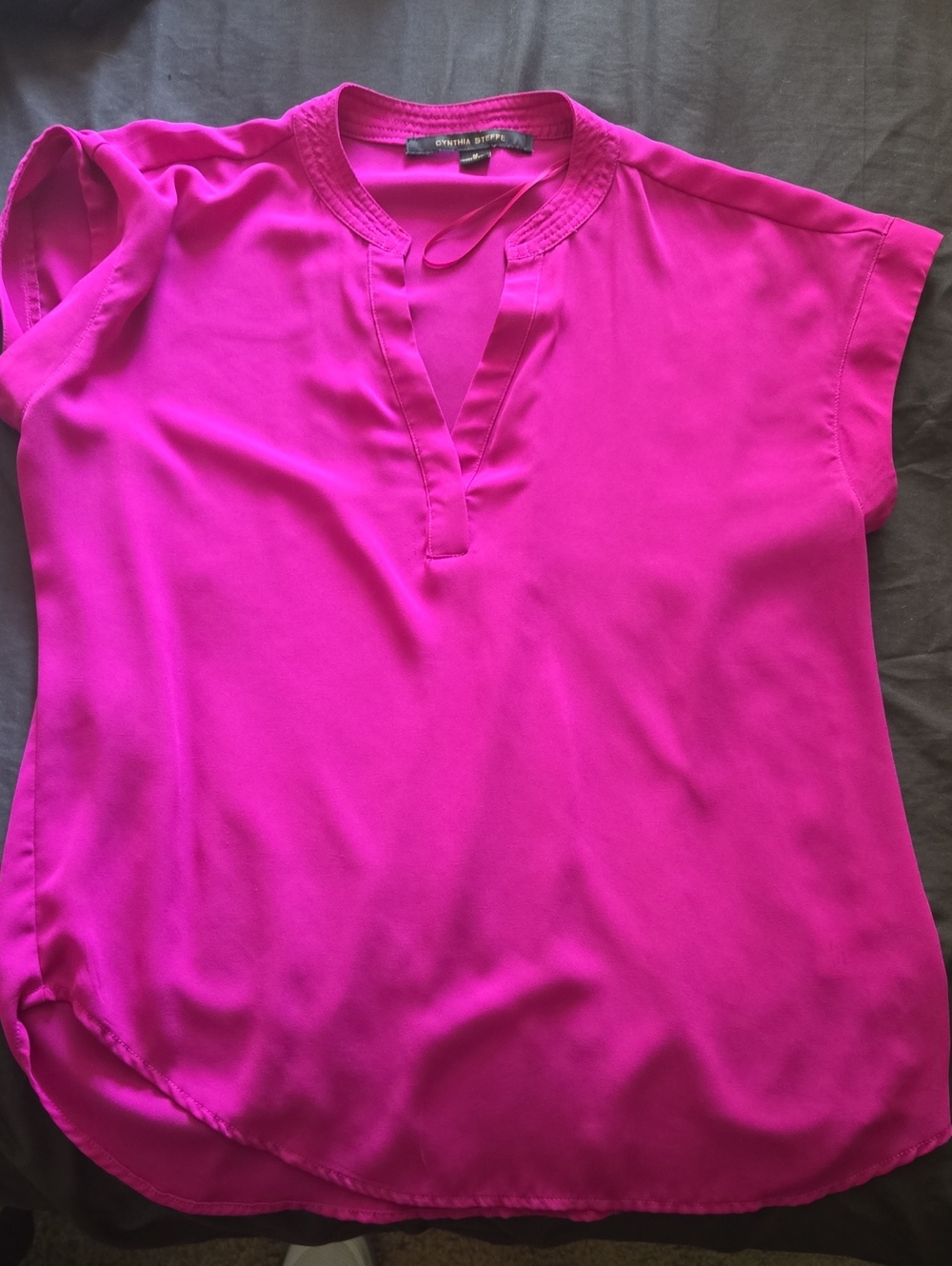 Cynthia Steffe Fuchsia Split V-Neck Cap Sleeve Blouse